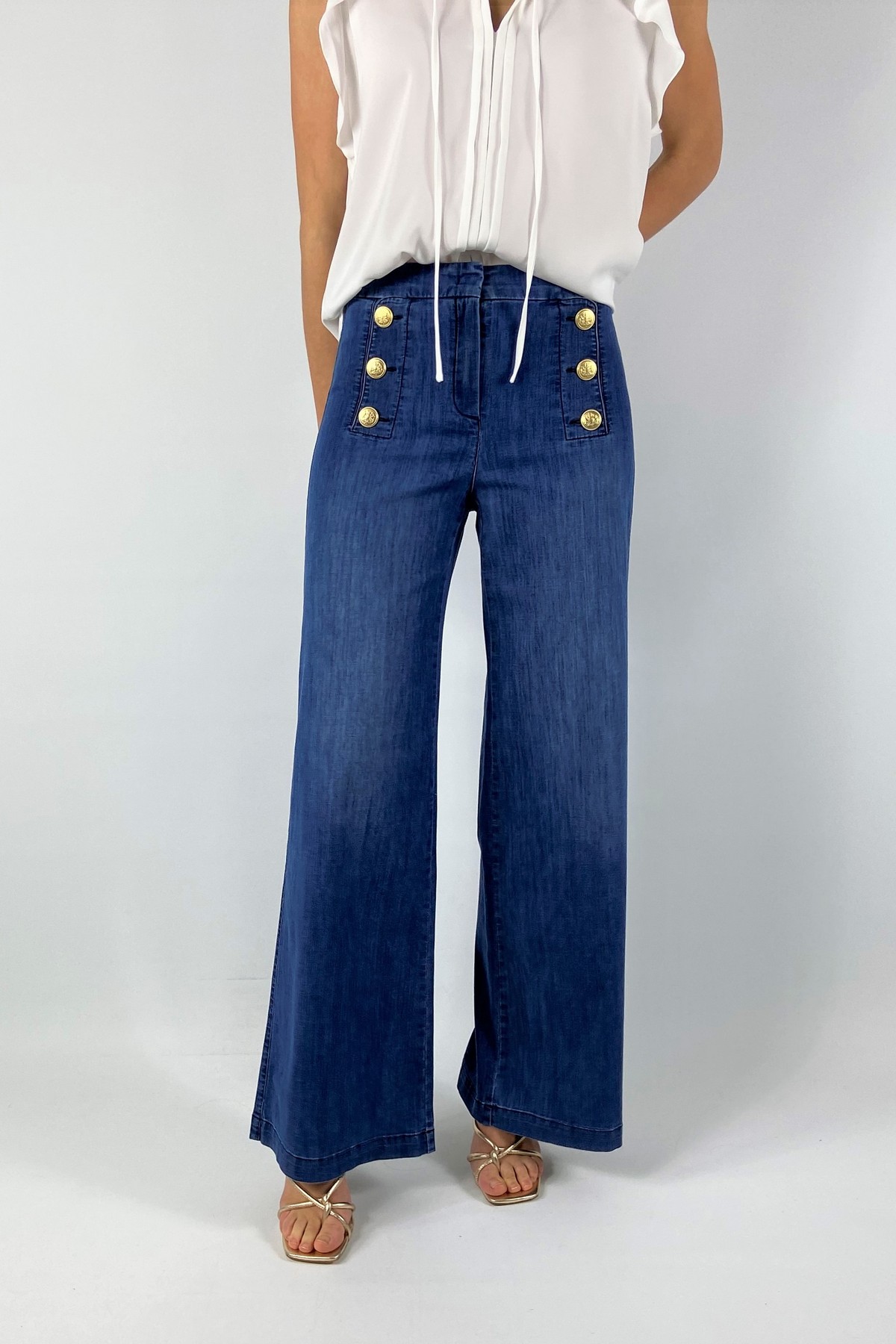 Jeans knopen wijd in de kleur mediumblue van het merk Seductive