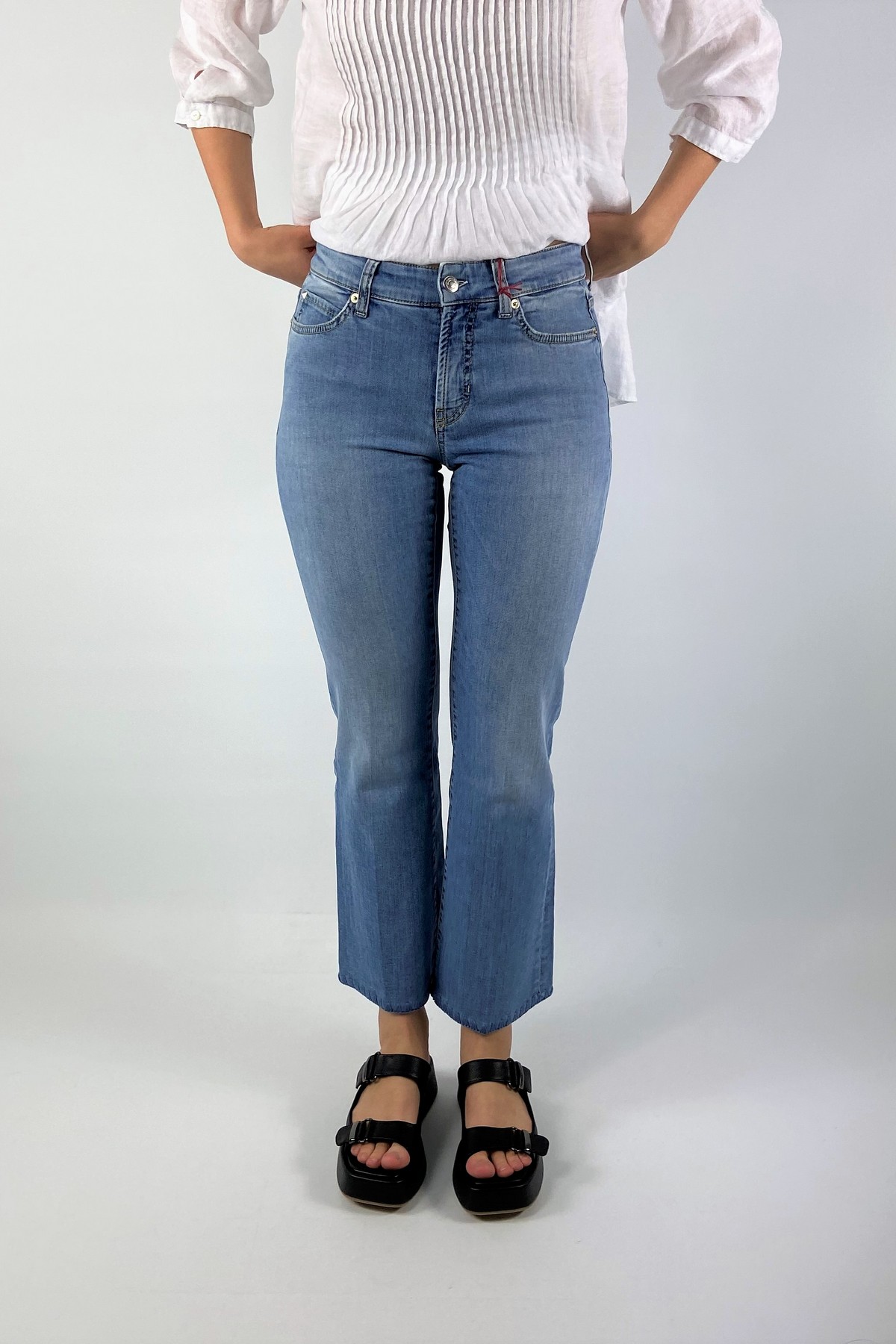 Jeans met detail in de kleur denim blue van het merk Cambio