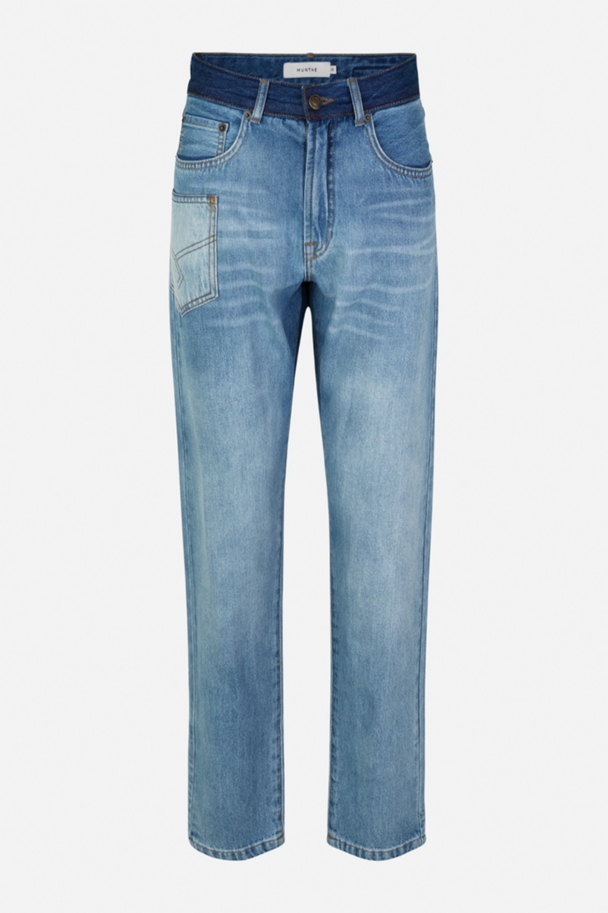 Boyfriend jeans in 100% organische katoen. De jeans is voorzien van 2 extra zakken voor- en achteraan.