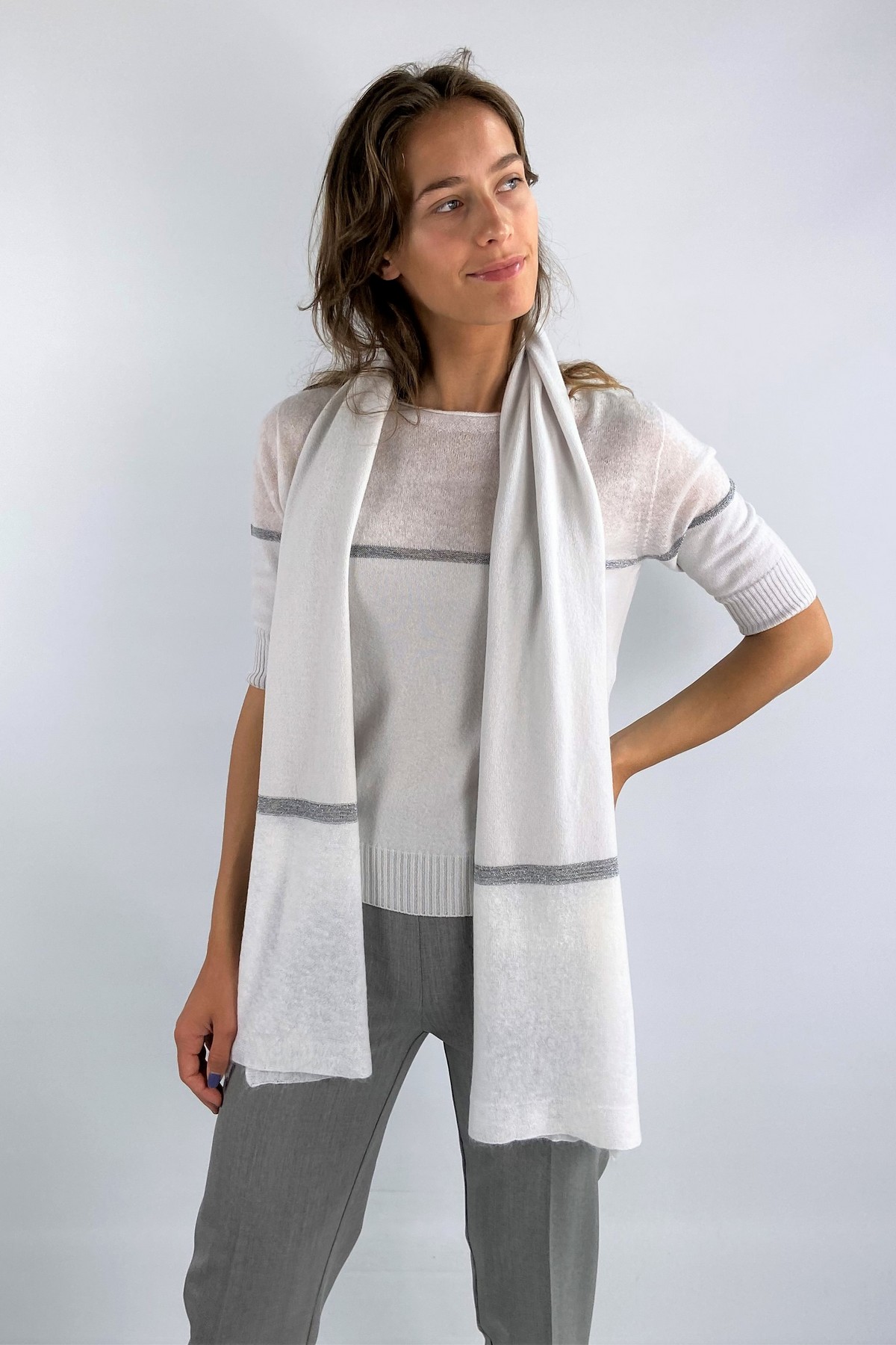 Sjaal cashmere/mohair strip in de kleur wit grijs van het merk D