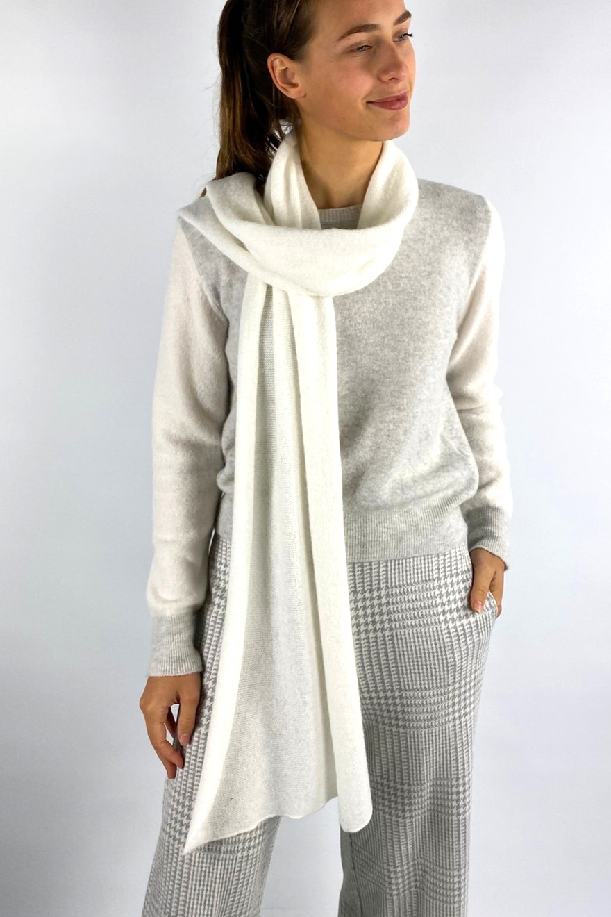 Sjaal alpaga in de kleur winterwit van het merk Anneclaire