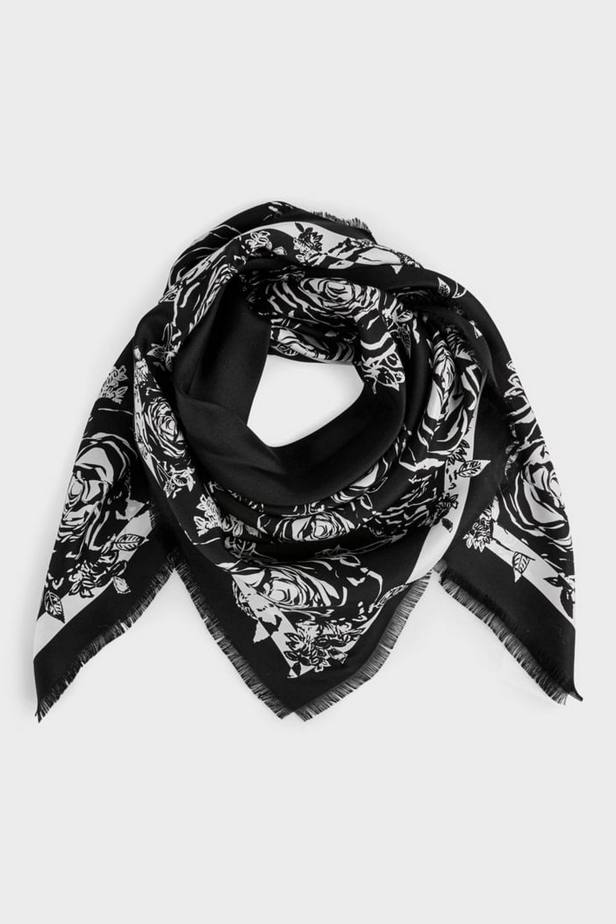 Sjaal vierkant motief in de kleur zwart wit van het merk Marc Cain Collections